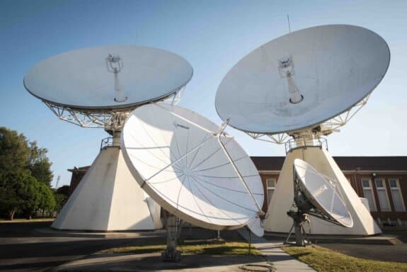 Large satellite transmission parabolic antennas at Globecast Saint-Assise teleport